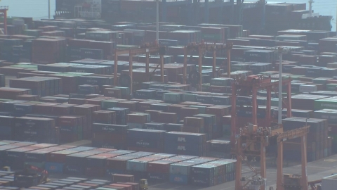 국토교통부 "전국 항만 컨테이너 반출입량 평시 대비 37% 수준"