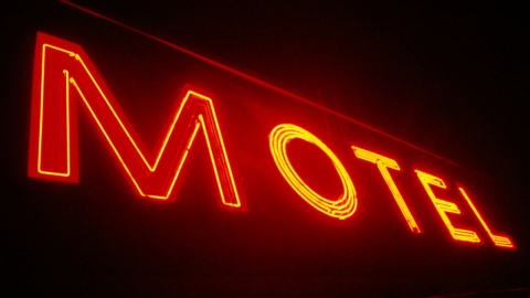 크리스마스에 초등생 무인모텔로 유인해 성폭행한 20대...항소심서 징역 9년