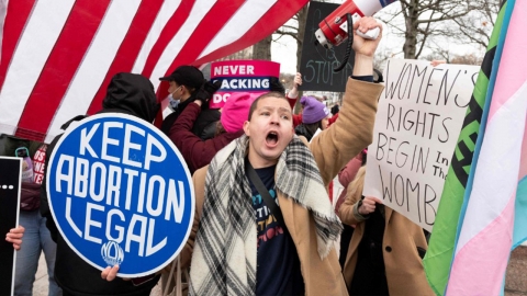 美 '낙태권 인정' 판결 50주년...바이든,낙태약 접근확대 행정명령