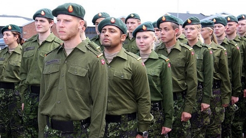 덴마크, 여성 징병제 도입 검토..."나토 요구에 보조 맞춰야"