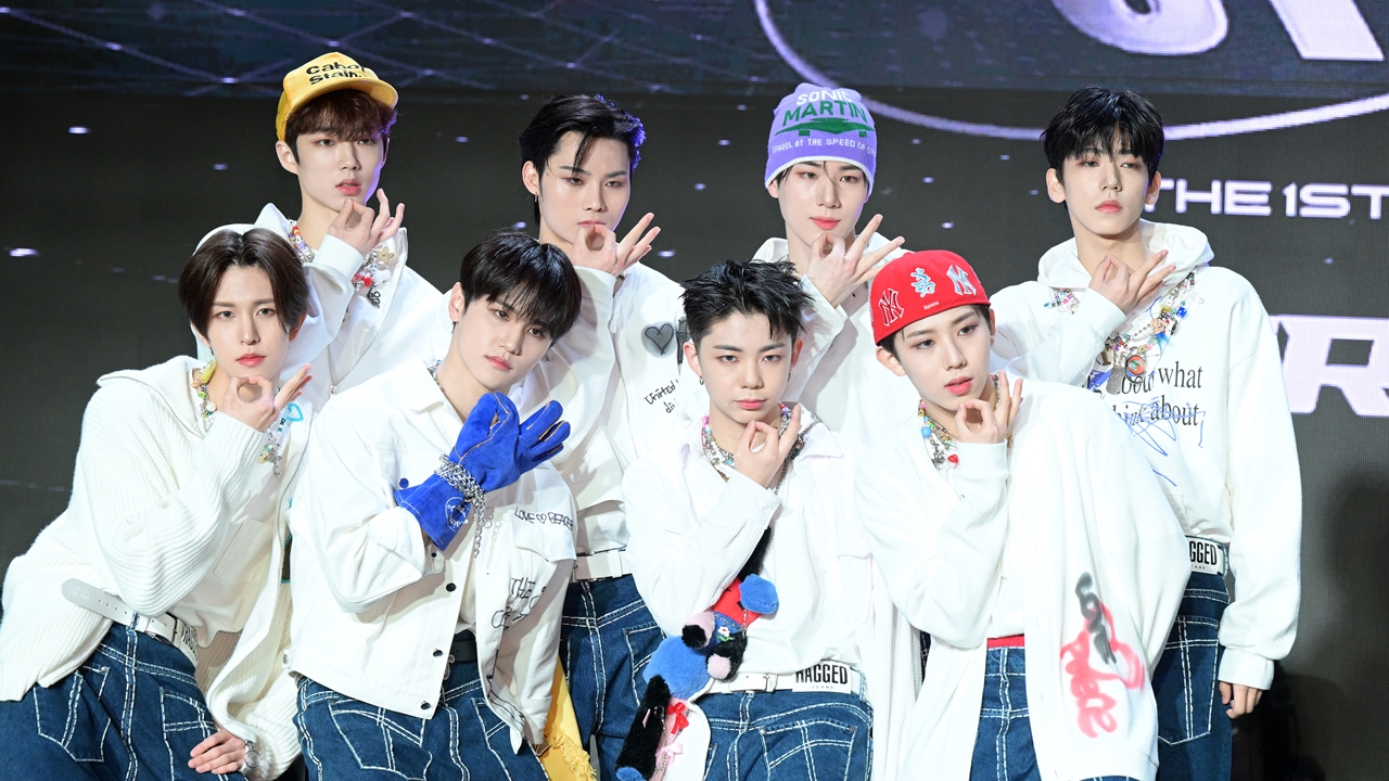 [Y현장] 데뷔 에잇턴 롤모델은 세븐틴, 팀 화합·퍼포먼스 뛰어나 | YTN [Y현장] 데뷔 에잇턴 롤모델은 세븐틴, 팀 화합·퍼포먼스 뛰어나