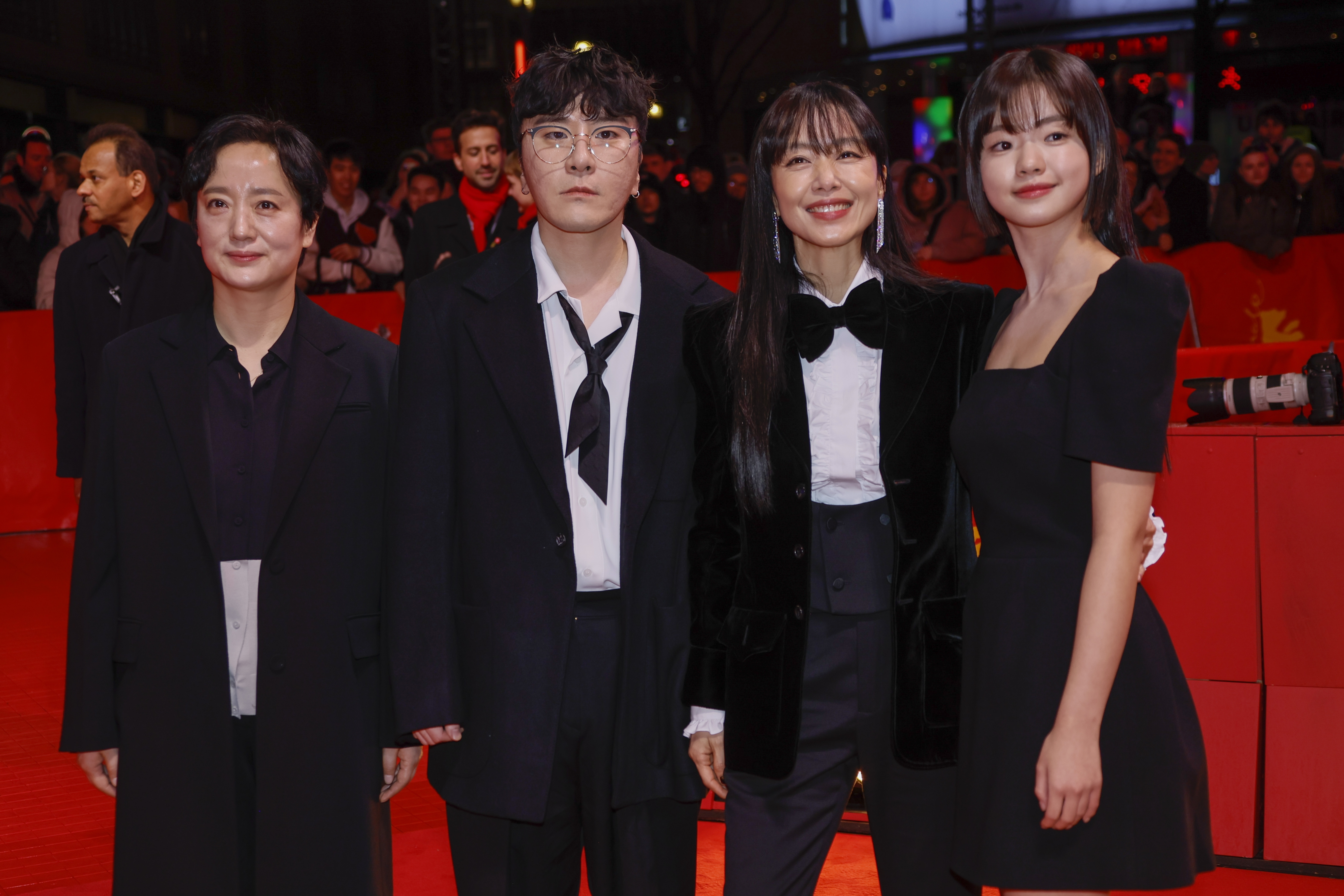 '길복순' 베를린영화제 초청…전도연, 턱시도 입고 레드카펫 등장