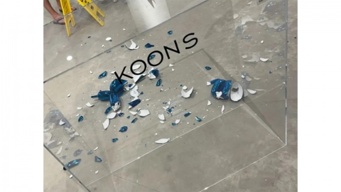 美 아트페어 VIP가 제프 쿤스 '풍선개' 깨뜨려..."행위예술인 줄"