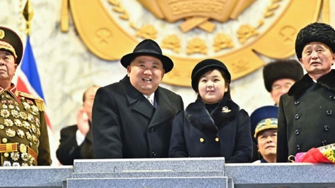北, 열병식 사진첩에 김정은 딸 김주애 존재감 부각