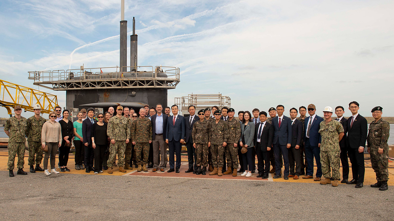 美 "북한, 핵사용 시 정권종말"...한미, 핵 잠수함 기지 공동방문
