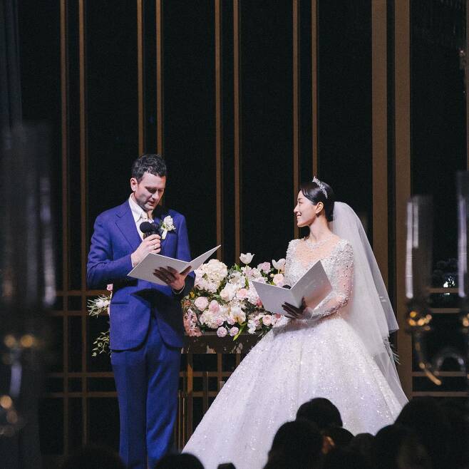 임현주♥다니엘 튜더, 결혼식 공개 "형언할 수 없을 만큼 행복한 날"