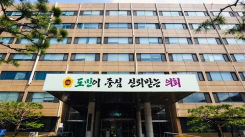 국외연수 떠난 충북도의원 '기내 음주 추태' 논란