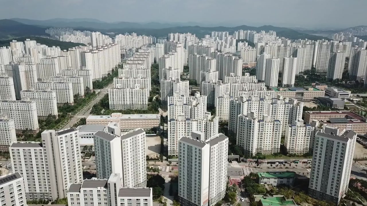 "갭투자 힘들다"...서울 아파트 전세가율 50% 붕괴 초읽기