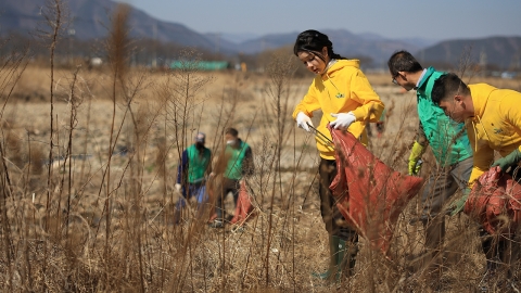 김건희 여사, 포항 찾아 환경정화 활동...죽도시장 방문