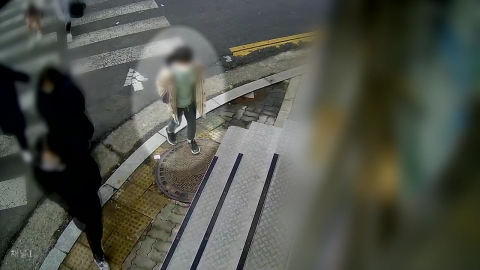'멍투성이 사망' 초등생, 숨진 날도 계모 붙잡고 "잘못했어요"