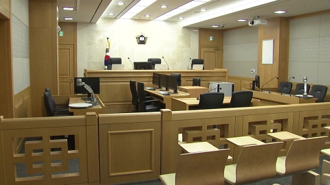 '교육감에게 맞은 적 없다'는 교수…재판장·검사 '갸우뚱'