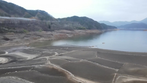 바닥 드러낸 상수원…광주, 30년 만에 제한급수 '초읽기'