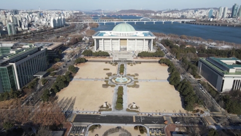 싸늘한 여론…선거제 개혁, '300명' 벽에 막힐까