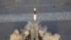 北, 황해북도에서 탄도미사일 2발 발사..."370여 km 비행"