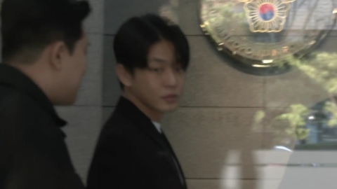 경찰, '상습 마약' 유아인 소환조사…투약 경위 추궁
