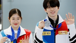 '세계선수권 동반 은메달' 차준환·이해인, 환영 속 귀국