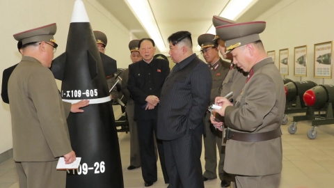 北, 새 핵탄두 전격 공개…김정은 "위력한 핵무기생산 박차"