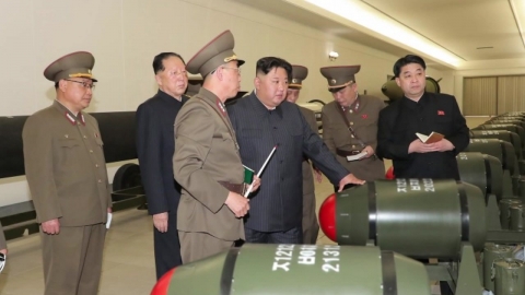 北, 새 핵탄두 전격 공개…김정은 "위력한 핵무기생산 박차"