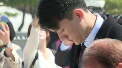 [현장영상+] 전우원 씨, 국립 5·18 민주묘지 참배...전두환 일가 중 처음