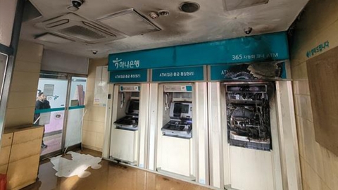 "은행이 돈 안 줘"…ATM에 불 지른 40대 구속 송치