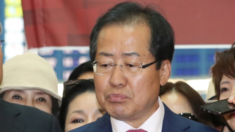 與, 홍준표 상임고문 해촉..."현직은 맡지 않는 관례"