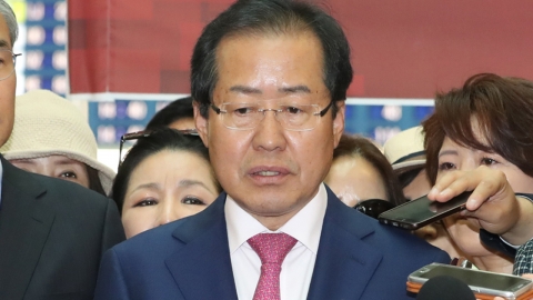홍준표 "어제 기분 나빴던 일, 불쾌한 과거로 묻겠다"