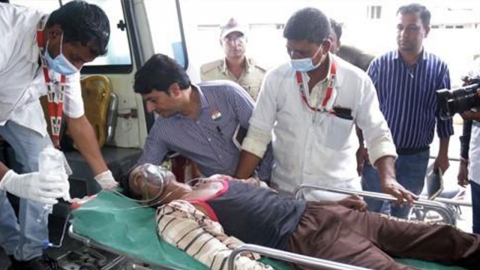 인도에서 '밀주' 마시고 32명 사망·14명 중태...경찰, 6천 리터 압수