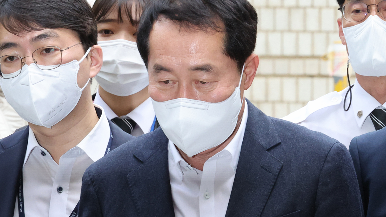 [사회]'민주당 돈 봉투 의혹' 강래구 구속영장 기각...