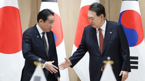 기시다 "한일 '셔틀 외교' 본격 재개 매우 기뻐"