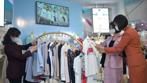 북한, 중국 국경봉쇄 고수..."외화벌이 타격 우려"