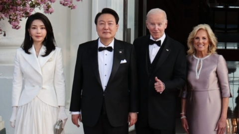 '옷 자랑으로 유명한' 김건희 여사? WP의 무례한 표현에 항의한 美 독자 