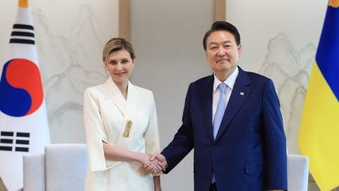 尹 접견한 우크라 영부인 "비살상 군사 장비 요청"
