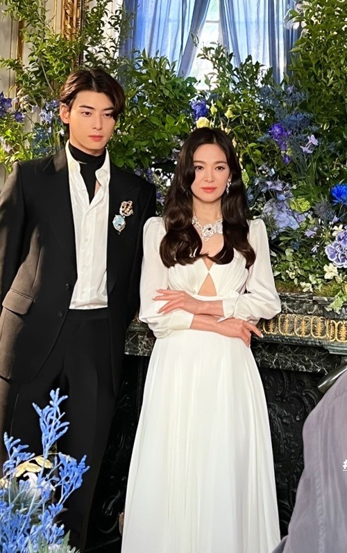 Song Hye Kyo and Cha Eun Woo Steal the Spotlight at CHAUMET Gala