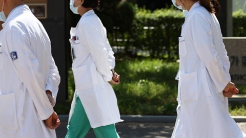 "의사 국가고시 합격률 82%"...한국인에 인기 많은 '이 나라' 의대