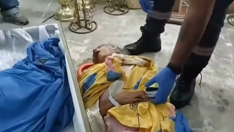 장례 중 관 뚜껑 두드려 돌아온 70대, 일주일 뒤 다시 사망