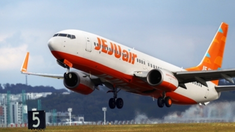 "비상문 열겠다" 제주항공 비행기서 난동 부린 20대 승객