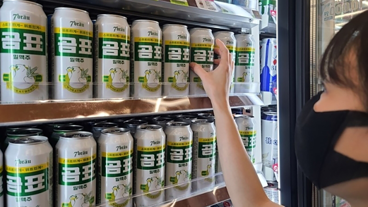 "레시피 베꼈다" vs "독자 개발"...'곰표밀맥주' 두고 무슨 일이?
