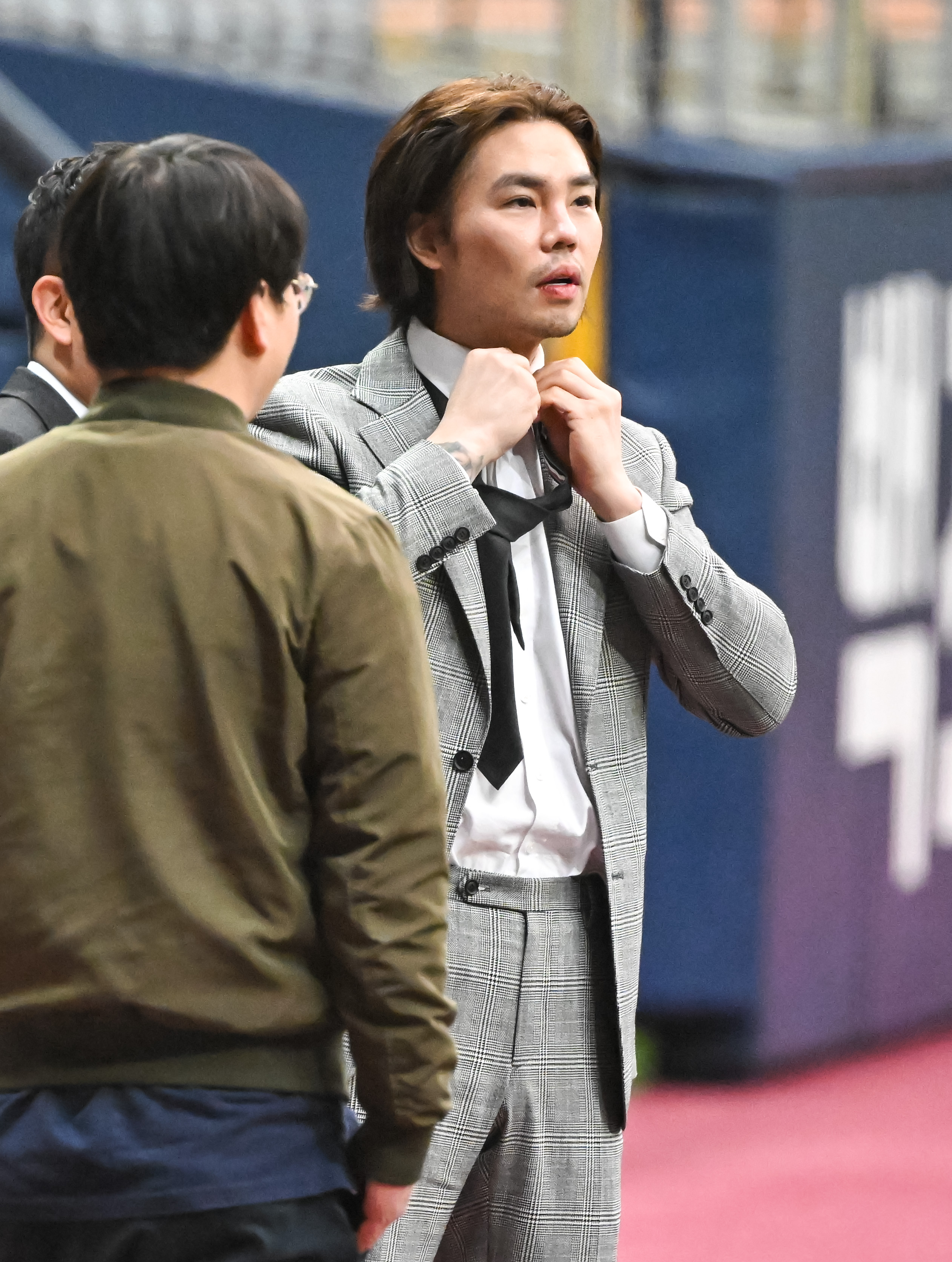 “이건 일부러 맞힌 것”·“스윕 바란다” 오재원, SSG-삼성 戰 편파 해설 의혹