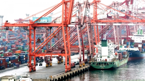 한국 지난해 경제규모 '톱 10' 유지 실패...13위로 하락