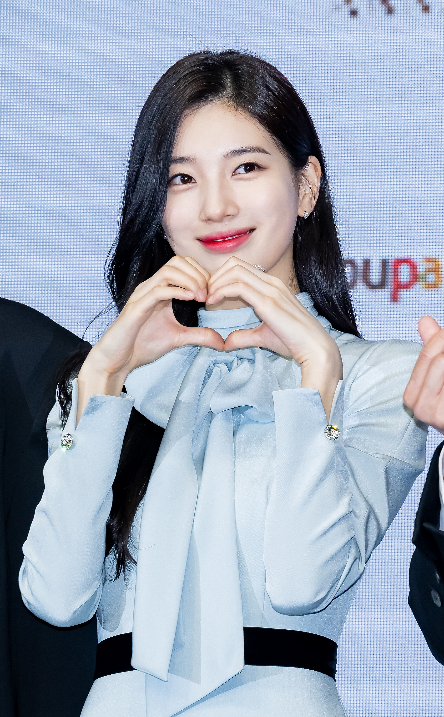 수지, 수해 이웃에 1억 원 기부..."깊은 위로, 도움 되길"