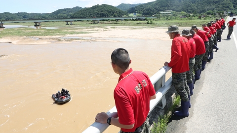 해병대, 수색 투입 전날 "사단장님 방문 예정, 빨간색 체육복 입어라"