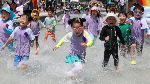  장마 32일 만에 종료, 강수량 역대 3위...본격 무더위 시작