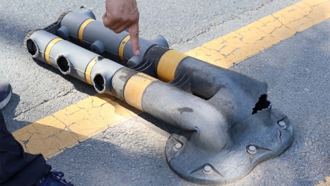 '대프리카' 폭염에...도로 중앙분리대도 녹아 쓰러져