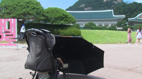 폭염에 24개월 아이 보채는데…"청와대 안에서 물 못 마셔"