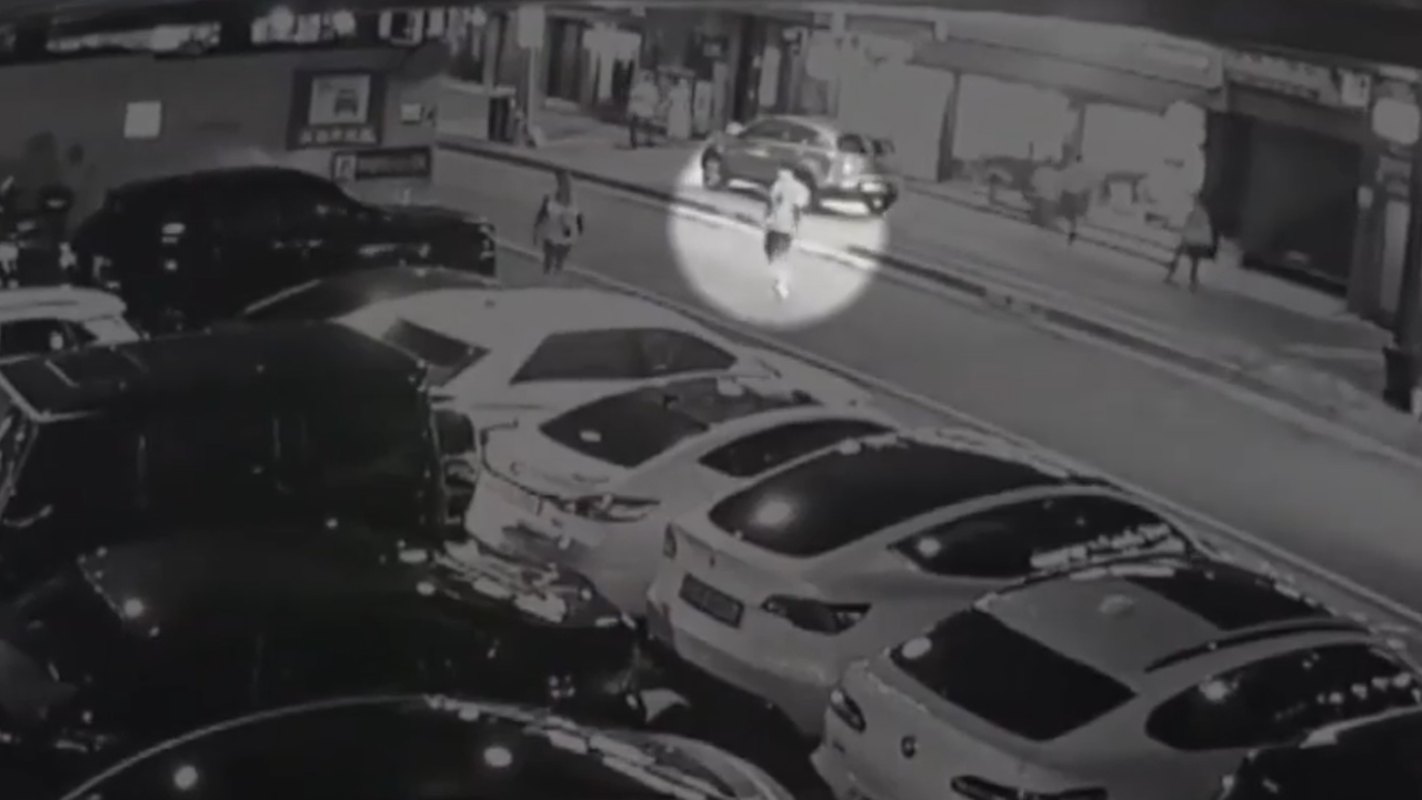 롤스로이스 운전자, 병원 나오며 '휘청'...사고 직전 CCTV 영상 공개