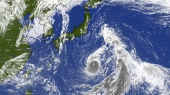 [날씨] 폭염 기세 꺾은 태풍...7호 태풍 '란'은 일본으로
