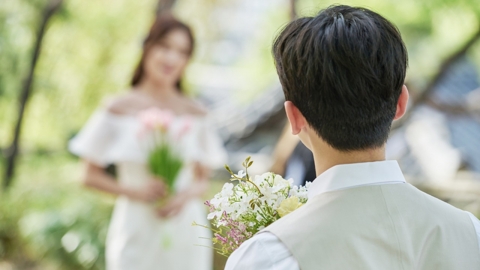 “출산율 낮으니 결혼 가능 연령 낮춰볼까?” 중국의 고육지책