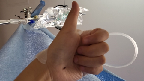 국내 첫 임신한 레즈비언 부부, 딸 출산 소식 알려 