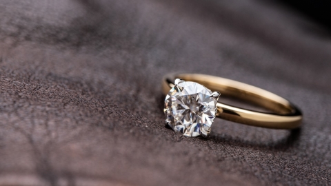 “다이아몬드는 영원히?” 천연 위협하는 인조 다이아의 역습