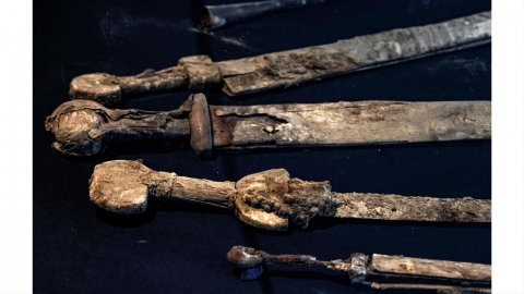 이스라엘 사막 동굴서 1,900년 전 로마시대 검 발굴